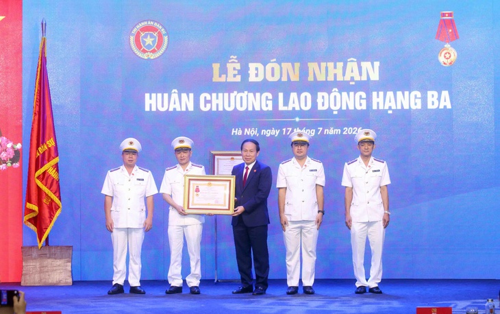 Cục Quản lý Thi hành án dân sự được tặng thưởng Huân chương Lao động hạng Nhất - Ảnh 3.