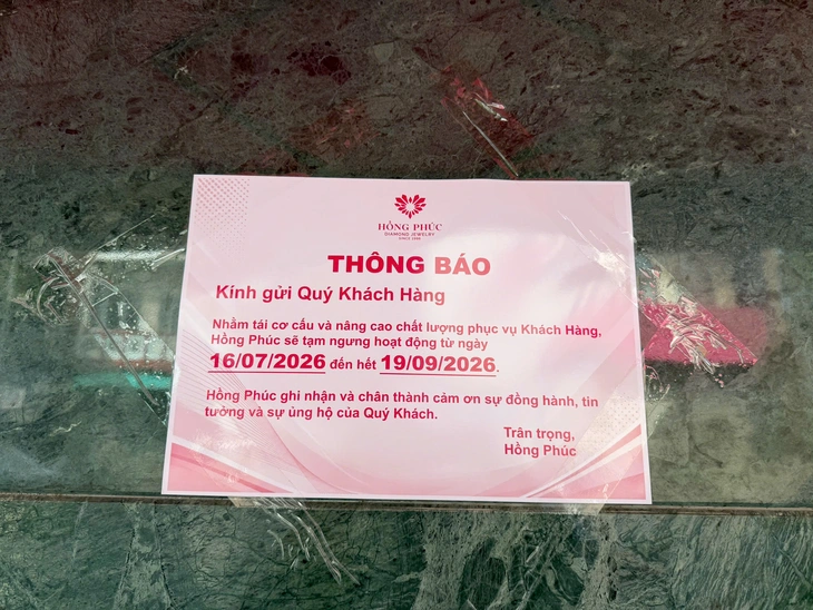 Tiệm vàng Hồng Phúc ở Mỹ Tho dán thông báo mới: ấn định thời gian đóng, mở cửa - Ảnh 2.