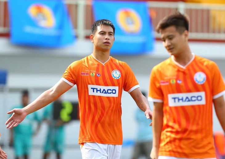 CĐ Ngân hàng Việt Nam giành vé vào tứ kết Giải bóng đá công nhân, viên chức Việt Nam 2026 - Ảnh 2.