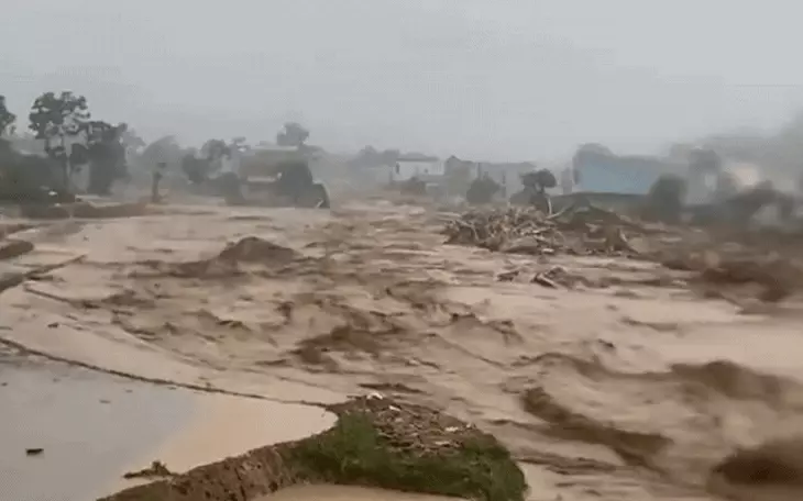 Mưa lũ tại miền núi Bắc Bộ: Quân chủng Phòng không - Không quân sẵn sàng bay tìm kiếm cứu hộ - Ảnh 3.