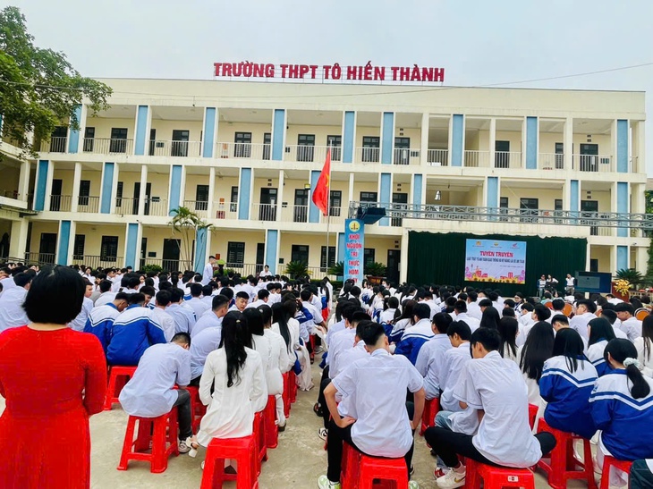 Thanh Hóa thiếu hơn 2.700 giáo viên, quá tải trường lớp - Ảnh 2.