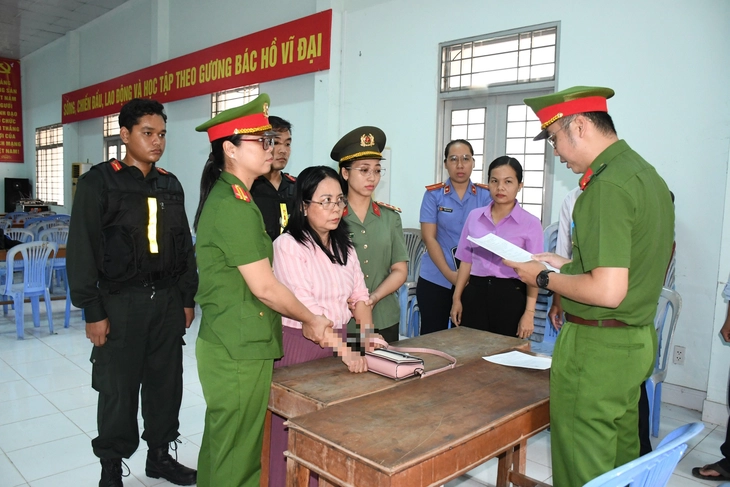 Người phụ nữ từng lãnh án tham ô bị bắt vì thông tin sai sự thật - Ảnh 1.