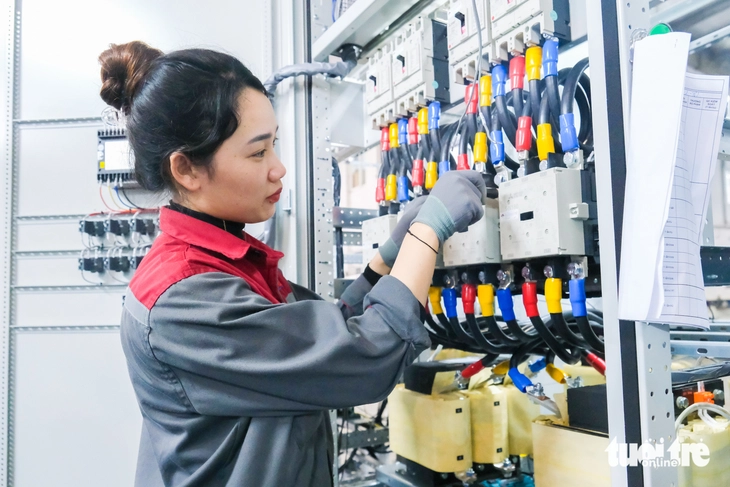 Phương án tăng lương tối thiểu giờ áp dụng từ 1-1-2027 - Ảnh 1.