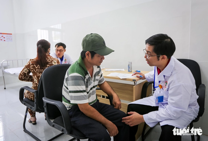 TP.HCM kiến nghị để người yếu thế được khám BHYT ngay tại nơi ở - Ảnh 1.