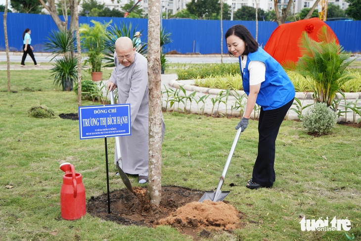 TP.HCM đặt mục tiêu xây dựng 5.000 công trình Thành phố muôn sắc hoa, bảo đảm an ninh nguồn nước - Ảnh 2.