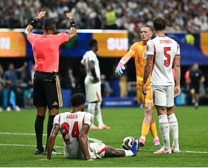 FIFA lo sốt vó vì trận tranh hạng 3 World Cup 2026 giữa Anh với Pháp còn 7000 vé... ế ! - Ảnh 1.