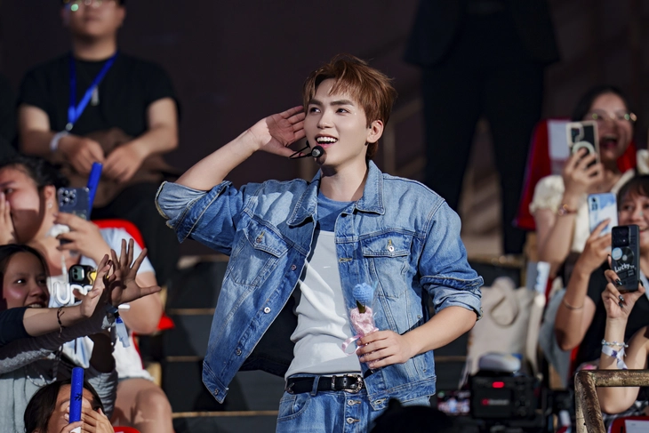 UPRIZE gây choáng ngợp ở fan meeting đầu tiên, bất ngờ công bố concert miền Bắc - Ảnh 2.