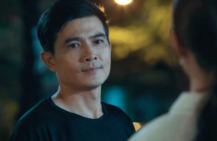 Quang Sự kể chuyện áp lực tuổi trung niên của thế hệ 'bánh mì kẹp thịt' - Ảnh 1.
