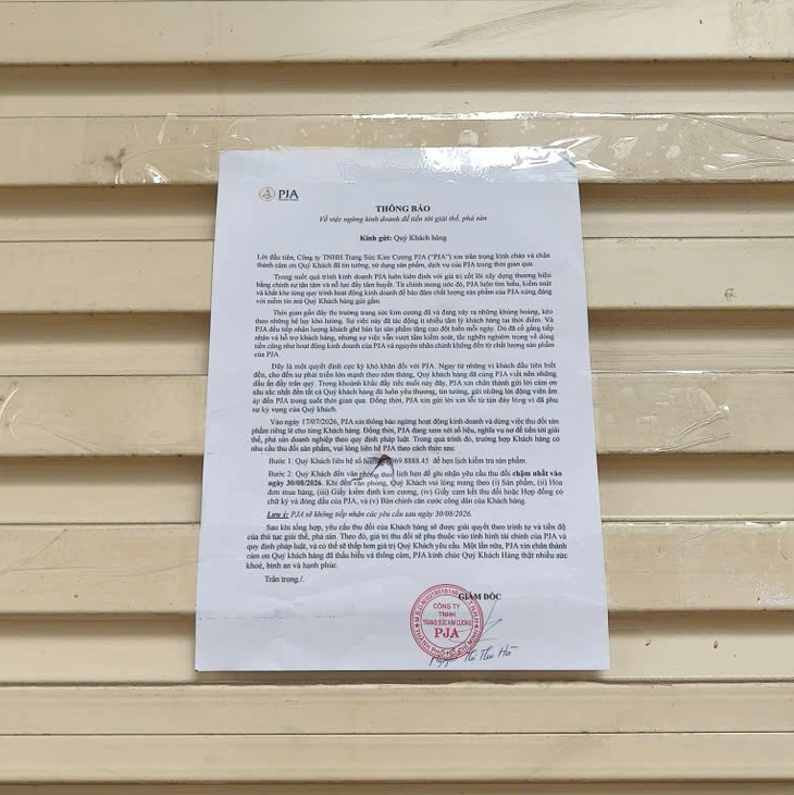 Toàn cảnh phố kim cương xác xơ, nơi chào tạm biệt, nơi mong khách hàng đừng đổ xô bán - Ảnh 2.