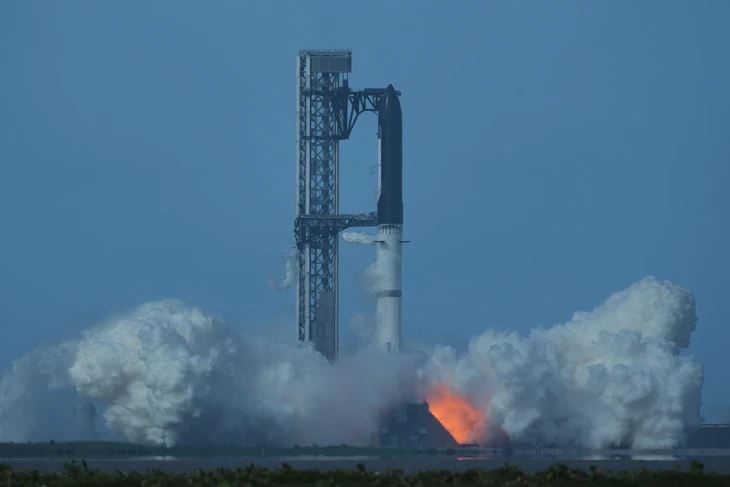 SpaceX hủy phóng tàu vũ trụ lớn và mạnh nhất thế giới ngay phút chót - Ảnh 1.