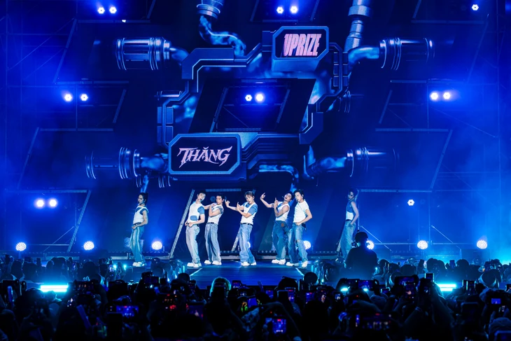 UPRIZE gây choáng ngợp ở fan meeting đầu tiên, bất ngờ công bố concert miền Bắc - Ảnh 1.