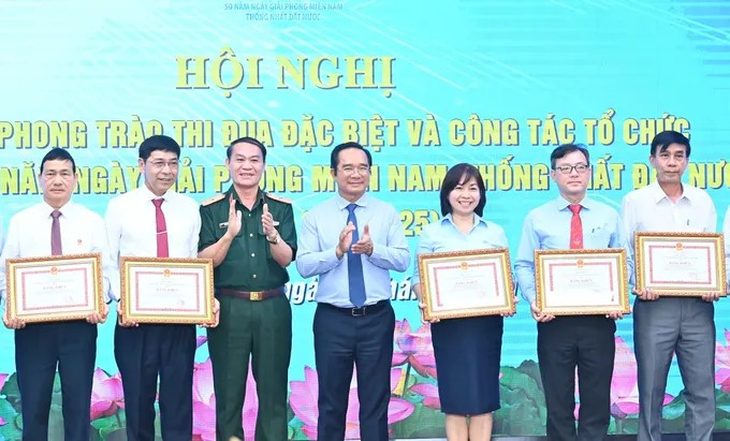 Tin tức sáng 19-7: TP.HCM kiện toàn Hội đồng Thi đua - khen thưởng; Giao dịch bất động sản Hà Nội chững lại - Ảnh 1.