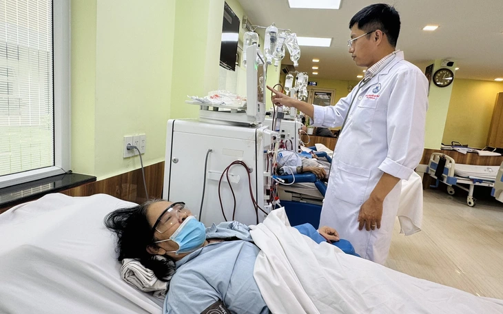 Cứu cánh tay biến dạng cho bệnh nhân 11 năm chạy thận nhân tạo - Ảnh 3.