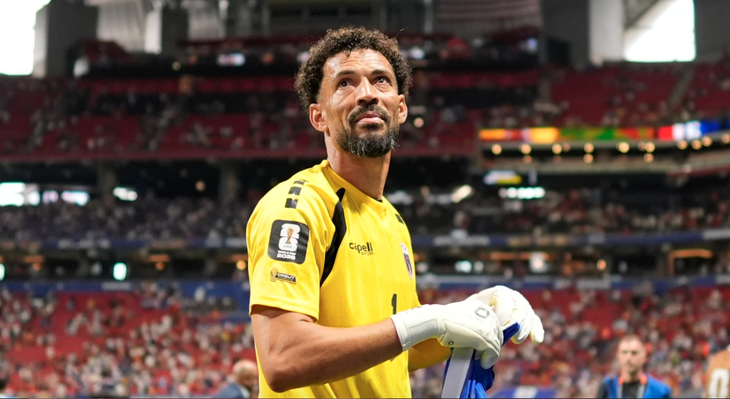Người hùng World Cup Vozinha cầu xin ‘đừng đến với tôi vì quảng cáo’ - Ảnh 1.