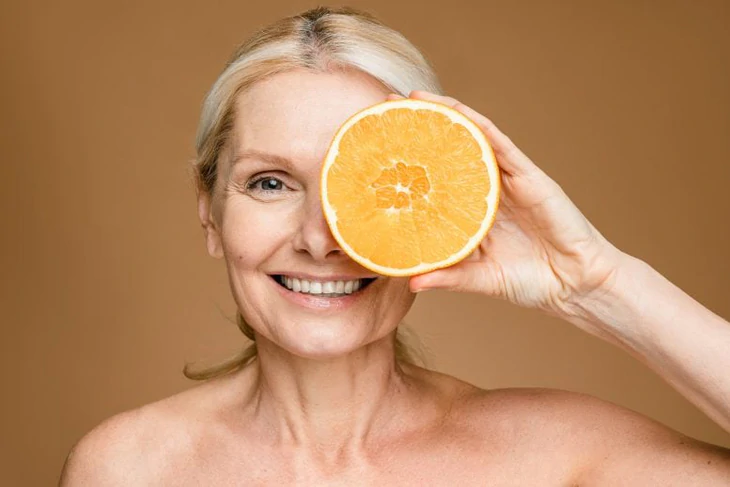 Uống nhiều vitamin C để chống cảm lạnh có tốt không? - Ảnh 2.