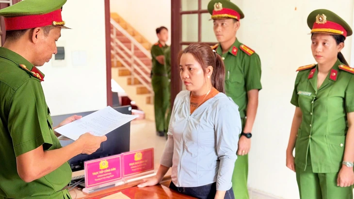 Thu mua mủ cao su với tổng danh thu phát sinh 200 tỉ nhưng trốn thuế, người phụ nữ bị bắt giam   - Ảnh 1.