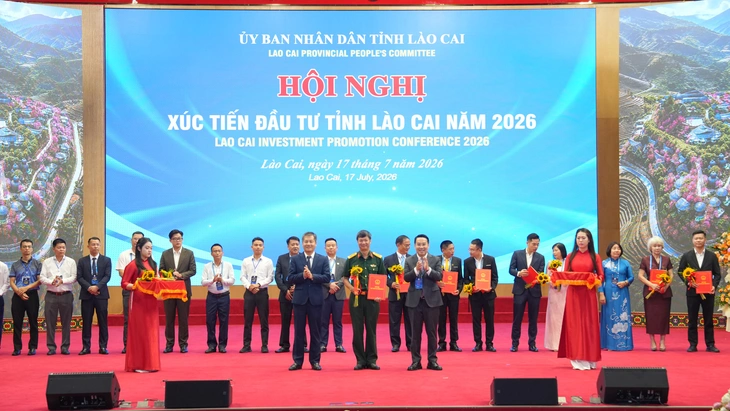 Viettel Post nhận 'tấm vé' đầu tư dự án Cửa khẩu thông minh tại Lào Cai - Ảnh 1.