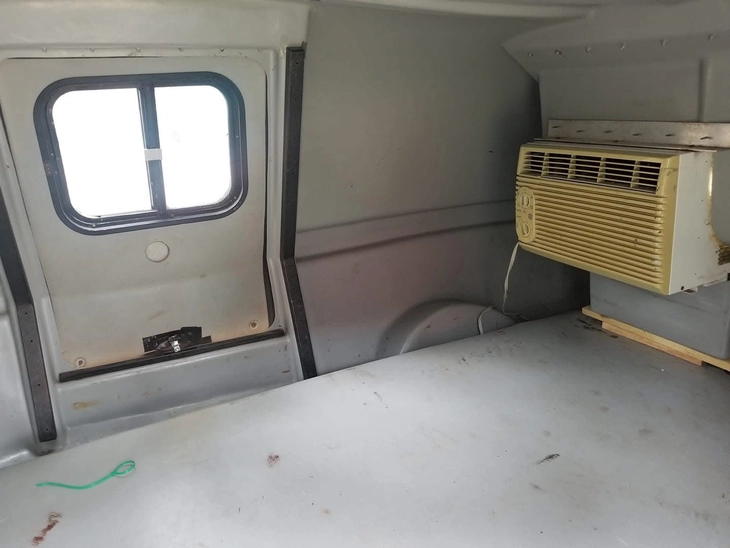 Nhà di động nhẹ hơn cả người, dễ nhấc ra đặt xuống đất thành lều, giá ngang Honda SH - Ảnh 6.