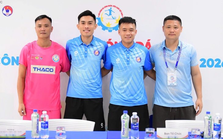 Đội bóng All Stars SG FC cùng Ban tổ chức Giải bóng đá công nhân, viên chức Việt Nam ra sân 'tiếp sức' người lao động - Ảnh 11.