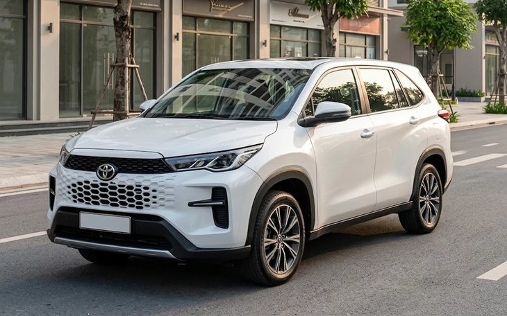 Toyota Innova Cross mới lộ rõ đầu xe giống Hilux thế hệ mới, nâng cấp ADAS - Ảnh 6.