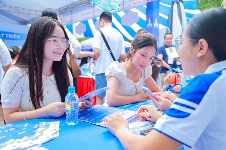 Lo ngại với chứng chỉ ngoại ngữ quốc tế trên hệ thống xét tuyển - Ảnh 1.