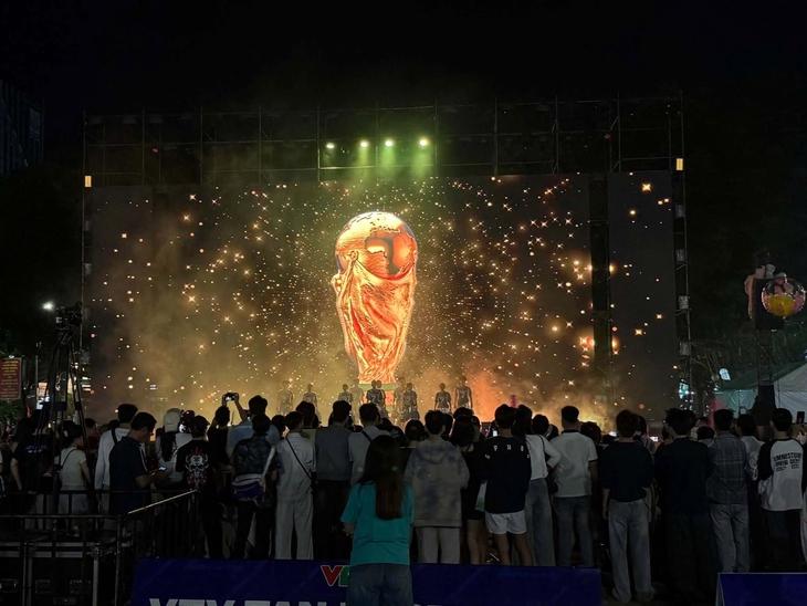 Cần Thơ gắn màn hình lớn theo dõi trận chung kết FIFA World cup 2026 - Ảnh 2.