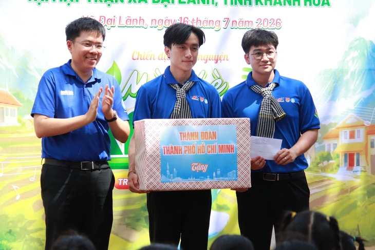 Lãnh đạo TP.HCM, Thành Đoàn TP.HCM thăm, động viên các chiến sĩ tình nguyện hè - Ảnh 4.