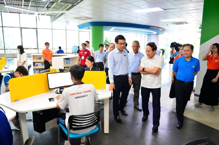 Phó Thủ tướng Lê Tiến Châu dự khán chung kết Giải bóng đá công nhân, viên chức Việt Nam - Ảnh 5.