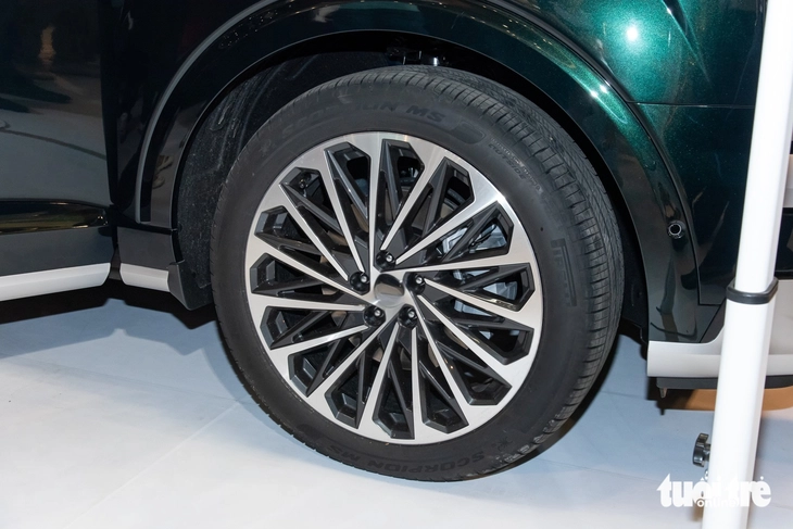 Hyundai Tucson Hybrid và Palisade Hybrid chào sân, khách Việt sờ tận tay khen 'xe đẹp' nhưng 'nhiều nút quá' - Ảnh 11.