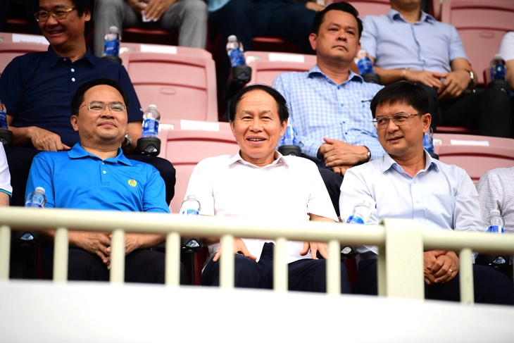 Phó Thủ tướng Lê Tiến Châu dự khán chung kết Giải bóng đá công nhân, viên chức Việt Nam - Ảnh 9.