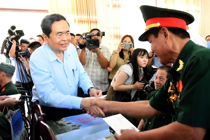 Phấn đấu thực hiện pháp lệnh ưu đãi người có công vào năm 2027 - Ảnh 1.