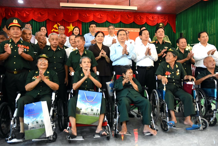 Phấn đấu thực hiện pháp lệnh ưu đãi người có công vào năm 2027 - Ảnh 4.