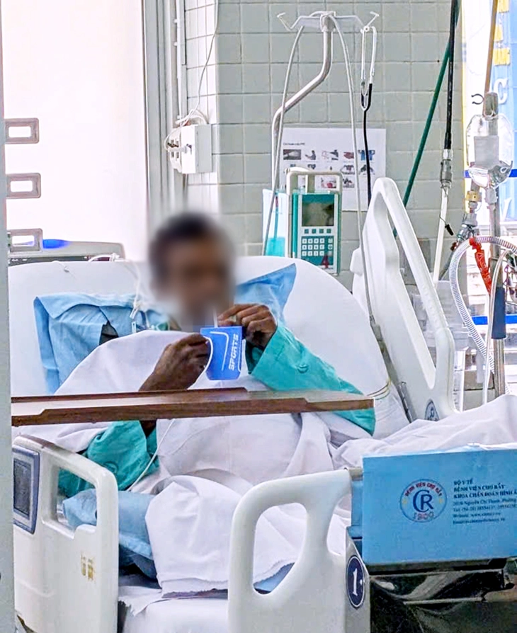Du khách tiên lượng nặng nhất trong lật ca nô Phú Quốc đã tỉnh táo, sinh hoạt nhẹ sau 6 ngày điều trị - Ảnh 2.