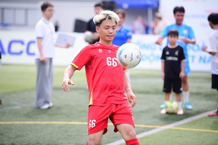 Mãn nhãn cuộc thi tâng bóng tại Giải bóng đá công nhân, viên chức Việt Nam 2026 - Ảnh 2.