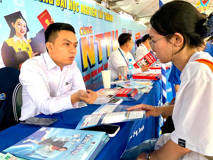 Hơn 7,1 triệu nguyện vọng xét tuyển: Bộ GD-ĐT nói gì về cơ hội trúng tuyển? - Ảnh 2.