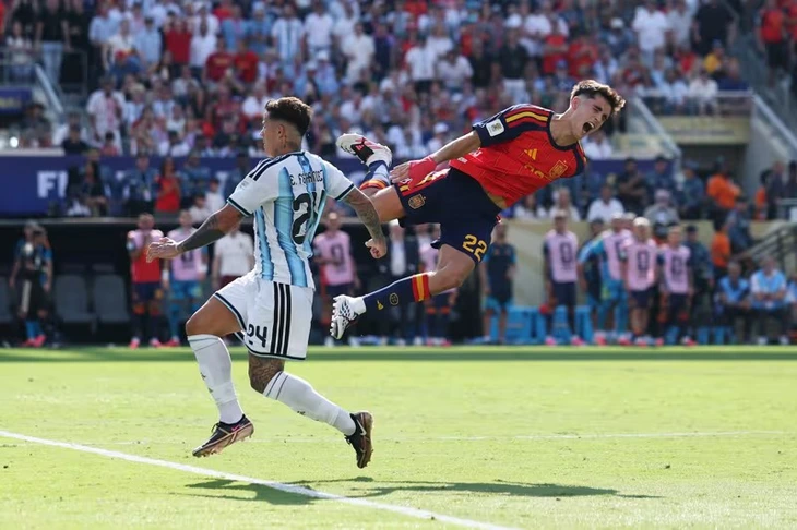 Tuyển Argentina lập kỉ lục buồn sau tấm thẻ đỏ của Enzo Fernandez - Ảnh 2.