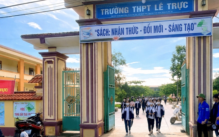 Nhìn lại kết quả điểm thi tốt nghiệp THPT 2026 tỉnh Quảng Trị  - Ảnh 6.