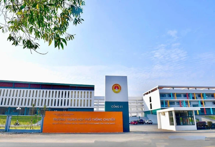 Trường THPT chuyên Tuyên Quang có 147 điểm 10 toán tốt nghiệp - Ảnh 1.