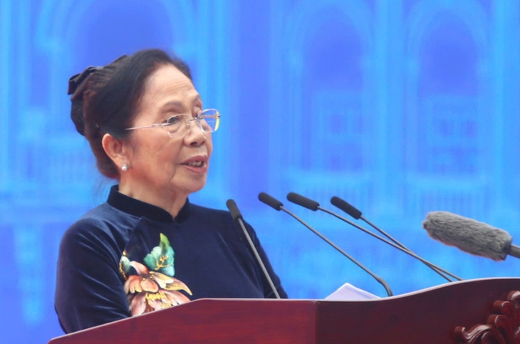Từ 'ở lại' đến 'trở về', hai thế hệ chung một tình yêu với TP.HCM - Ảnh 1.