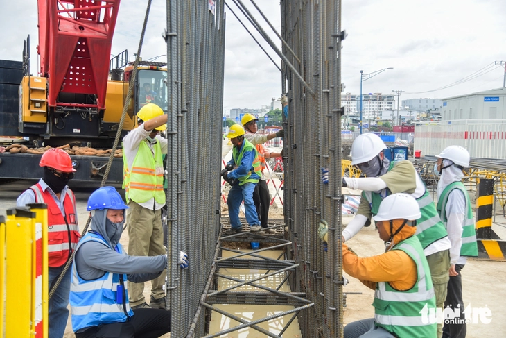 TP.HCM hạ lồng thép tường vây, metro Bến Thành - Tham Lương bước vào giai đoạn thi công toàn tuyến - Ảnh 1.