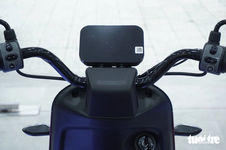 Cận cảnh xe máy điện VinFast Amio S: Giá thực tế dưới 12 triệu, 65km/sạc, hết điện vẫn đi được nhờ một chi tiết - Ảnh 7.