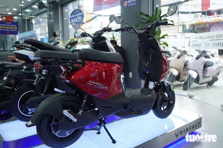 Cận cảnh xe máy điện VinFast Amio S: Giá thực tế dưới 12 triệu, 65km/sạc, hết điện vẫn đi được nhờ một chi tiết - Ảnh 10.