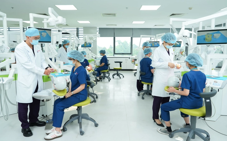 Đại học Duy Tân công bố điểm xét tuyển: Y khoa, răng-hàm-mặt và dược cao nhất - Ảnh 1.