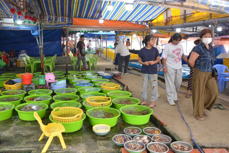 Chỉnh trang lại khu chợ Làng chài Mũi Né, gần gũi với du khách - Ảnh 1.