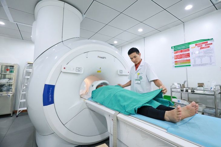 Lấp đầy khoảng trống chi phí tự chi trả của người dân bằng giải pháp bảo hiểm đa tầng - Ảnh 2.
