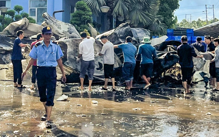 Cháy lớn tại kho chứa hàng của cơ sở sản xuất thùng xốp tại Đồng Tháp - Ảnh 3.