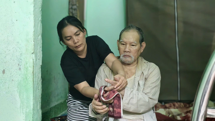 Trúng đấu giá, sống ổn định 7 tháng, vậy mà đi xa về thấy nhà bị người khác chiếm dụng mất - Ảnh 4.