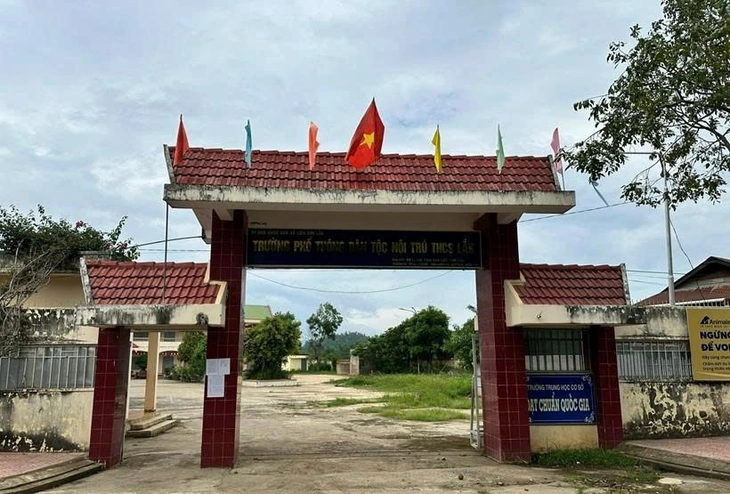 Nguyên hiệu trưởng bị kiện vì chiếm gần 500m² đất trường về hưu vẫn không trả - Ảnh 1.