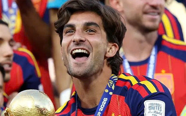 Phi công Tây Ban Nha 'chơi khăm', khiến cổ động viên Argentina tưởng đội nhà vô địch World Cup - Ảnh 5.