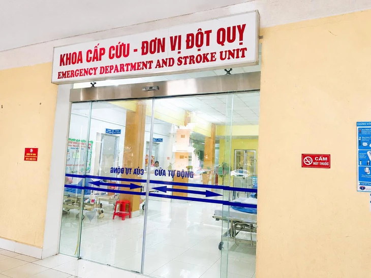 Ngạt khí khi vệ sinh bể chứa nước khiến 1 người tử vong, 3 người nhập viện - Ảnh 2.